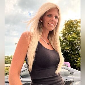 CLEANING MY CLOSET ALL THE TIME!! Prices low to GO! BUNDLE UP! 🩷 Shauna